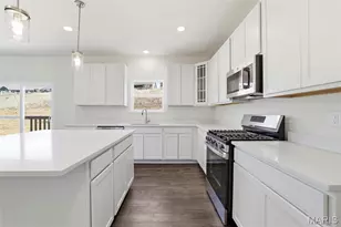 24 Bluestem Ct, Lake Saint Louis, MO 63367 - Photo 8