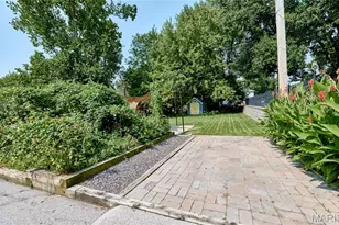 843 N Florissant Rd, Saint Louis, MO 63135 - Photo 30
