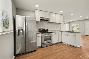 10234 Cedarhurst Dr, Saint Louis, MO 63136 - Photo 4