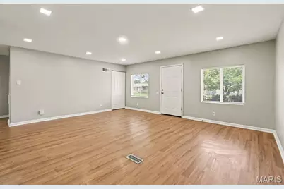 10234 Cedarhurst Drive, Saint Louis, MO 63136 - Photo 2