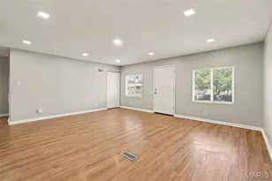 10234 Cedarhurst Dr, Saint Louis, MO 63136 - Photo 2