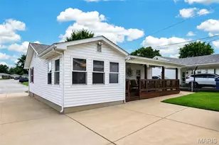 1817 W Clark St, Saint Charles, MO 63301 - Photo 6