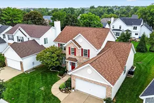 259 Cheval Square Dr, Chesterfield, MO 63005 - Photo 2