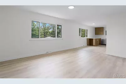 10612 Ashburn Court, Saint Louis, MO 63123 - Photo 14