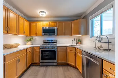 9 Lori Circle, Maryland Heights, MO 63043 - Photo 6