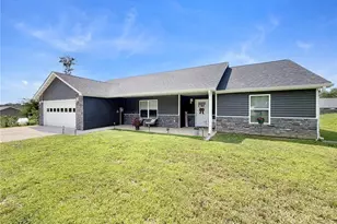 4055 Breckenridge Dr, Hannibal, MO 63401 - Photo 2