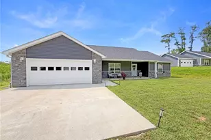 4055 Breckenridge Dr, Hannibal, MO 63401 - Photo 1