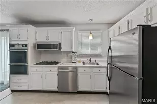 722 Watersedge Dr, Florissant, MO 63034 - Photo 8