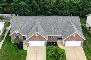 384-386 Shadow Pines Dr, Wentzville, MO 63385 - Photo 2