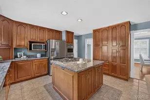14761 Chesterfield Trails Dr, Chesterfield, MO 63017 - Photo 16