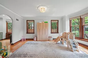 561 Bedford Ave, University City, MO 63130 - Photo 8