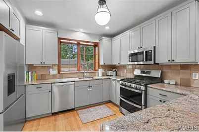 561 Bedford Avenue, University City, MO 63130 - Photo 12