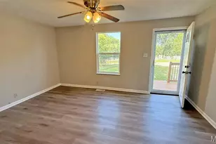 557 Vreeland Rd, Hillsboro, MO 63050 - Photo 2