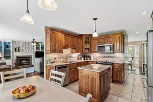 902 Oakmoor Dr, Fenton, MO 63026 - Photo 2