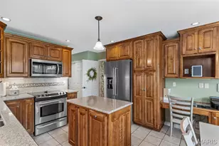 902 Oakmoor Dr, Fenton, MO 63026 - Photo 4