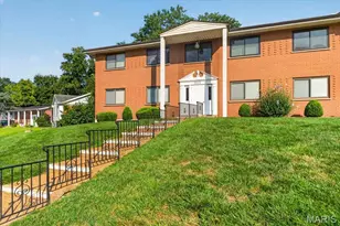 7915 Camelot Ln, Saint Louis, MO 63123 - Photo 2