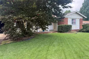 2105 Barcelona Dr, Florissant, MO 63033 - Photo 2