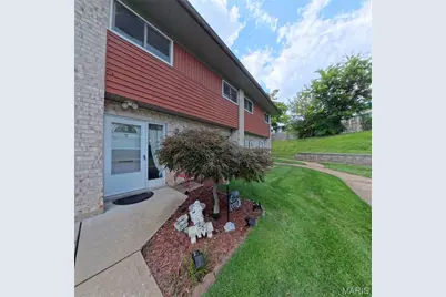 10035 Sakura Drive, Saint Louis, MO 63128 - Photo 2