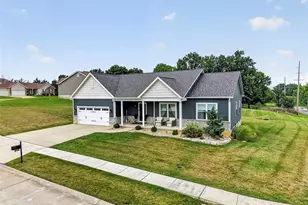 1001 Patricia Ann Dr, Wentzville, MO 63385 - Photo 2
