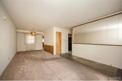 9337 Laramie Drive, Bellefontaine Neighbors, MO 63137 - Photo 4