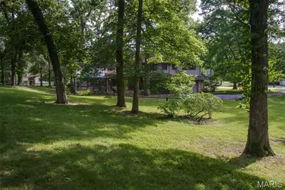 103 Frontenac Forest, Frontenac, MO 63131 - Photo 2