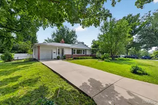 640 Lewiston Dr, Saint Louis, MO 63122 - Photo 2