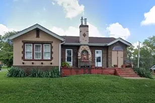 104 Emerling Dr, Saint Louis, MO 63121 - Photo 1