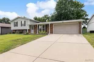 615 Country Lake Dr, Saint Peters, MO 63376 - Photo 1