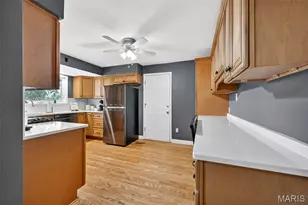 9828 Whitcomb Ln, Affton, MO 63123 - Photo 12