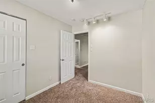 6780 Lesli Mari Ct, Florissant, MO 63033 - Photo 10