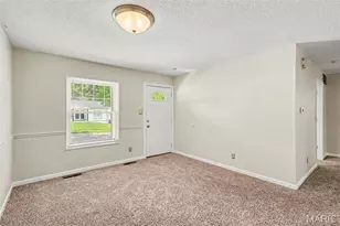 6780 Lesli Mari Ct, Florissant, MO 63033 - Photo 2