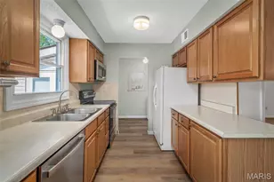 12970 Burning Bush Ct, Saint Louis, MO 63146 - Photo 14