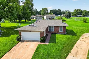 3689 Whispering Woods Dr, Florissant, MO 63031 - Photo 4
