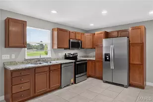 3689 Whispering Woods Dr, Florissant, MO 63031 - Photo 10