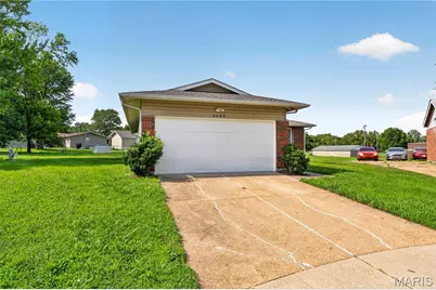 3689 Whispering Woods Drive, Florissant, MO 63031 - Photo 2