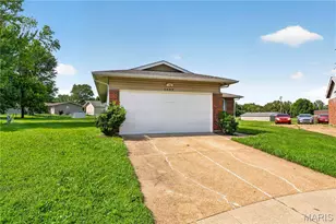 3689 Whispering Woods Dr, Florissant, MO 63031 - Photo 2