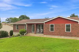2172 Larkspur Lndg, Imperial, MO 63052 - Photo 2