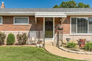 10106 Hammerdale Ln, Saint Louis, MO 63123 - Photo 2