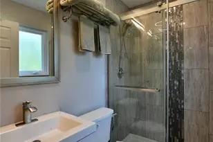 965 Orchard Lakes Dr, Saint Louis, MO 63146 - Photo 32