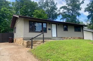 39 Bayview Dr, Ferguson, MO 63135 - Photo 1