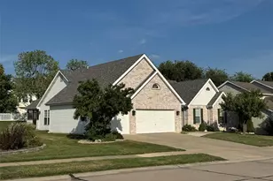 727 Hawk Run Dr, O'Fallon, MO 63368 - Photo 2