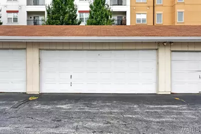 942 Guelbreth Lane #300, Creve Coeur, MO 63141 - Photo 2