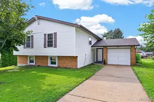 1523 Shadow Ln, Saint Charles, MO 63303 - Photo 1