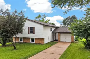 1523 Shadow Ln, Saint Charles, MO 63303 - Photo 2