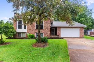 1612 Berry Ct, Imperial, MO 63052 - Photo 2