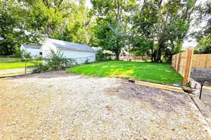 8338 Willett Ave, Jennings, MO 63136 - Photo 10