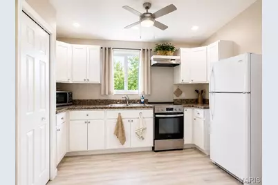 8895 Victoria Ln, French Village, MO 63036 - Photo 4