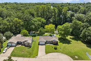 416 Loiselaine Dr, O'Fallon, MO 63366 - Photo 2