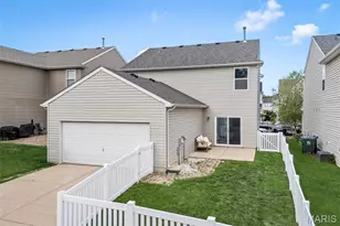 2018 Village Glen Dr, Wentzville, MO 63385 - Photo 40