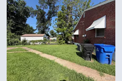 8300 Orchard Avenue, Saint Louis, MO 63132 - Photo 2
